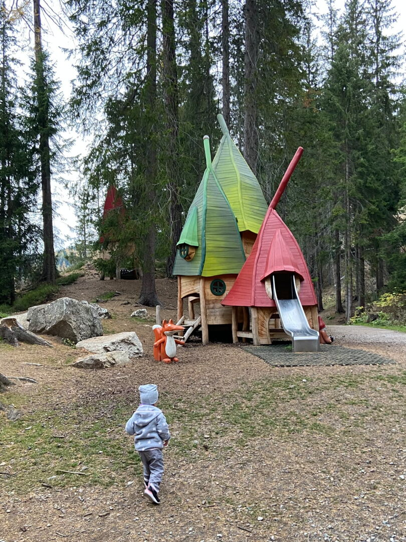 Squirrel trail and playground at Lake Davos