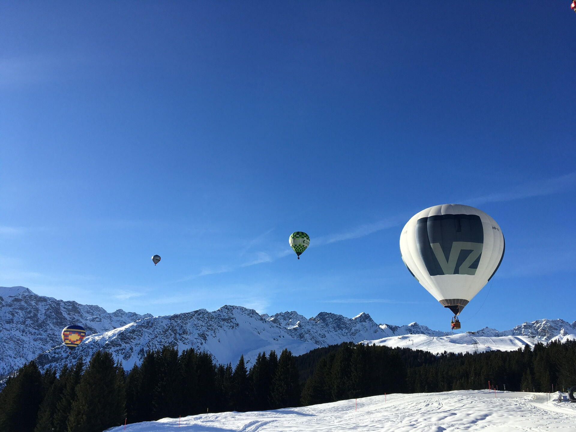 Hot air balloon ride from Arosa to Prättigau