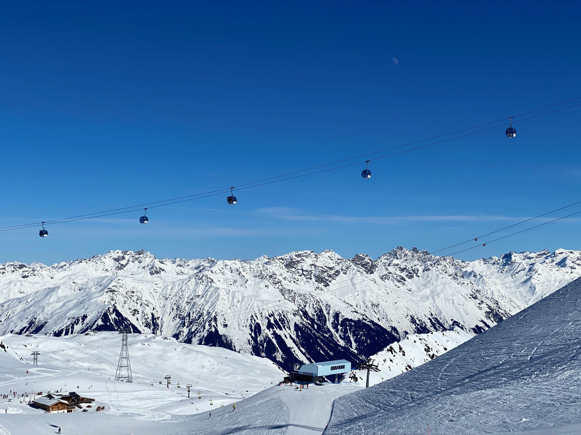 Skigebiet Davos Parsennm Blick ab Weissfluhjoch