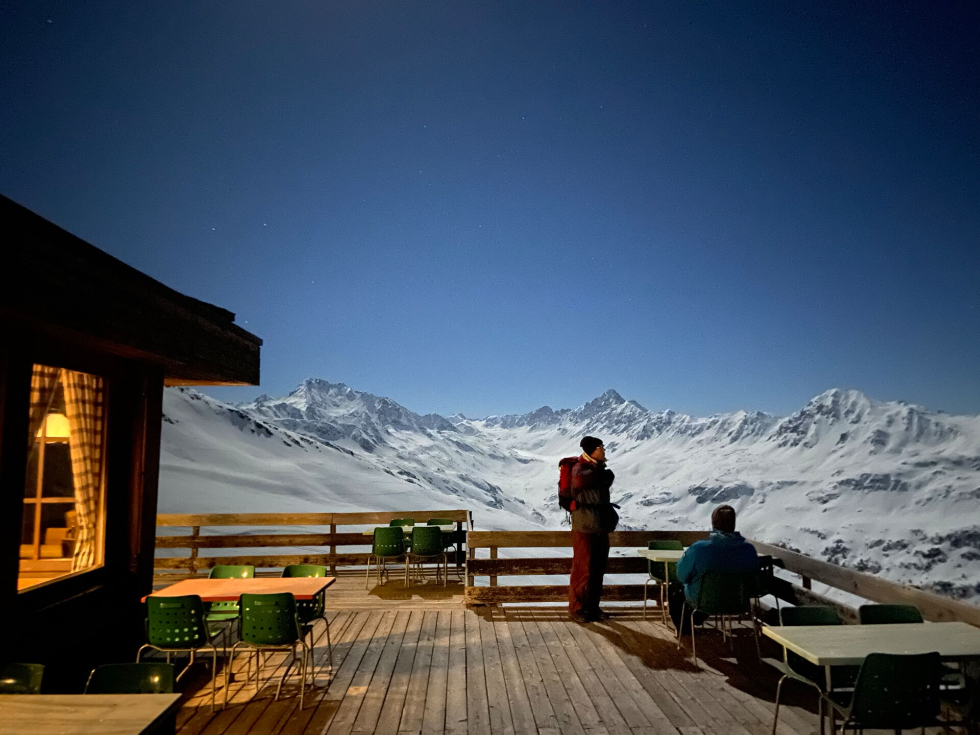 Full moon at the Davos Pischa mountain restaurant